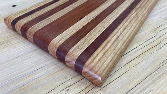 Striking design serving board (recycled) 520mm x 240mm