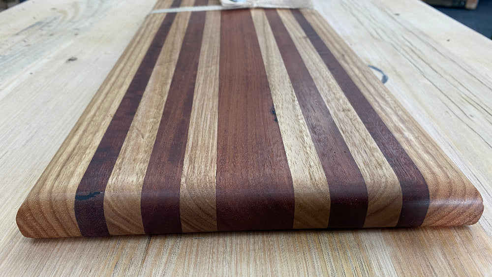 Striking design serving board (recycled) 520mm x 240mm